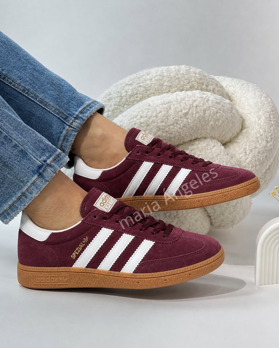 Adidas Handball Spezial Bordô/Branco – Estilo Clássico com um Toque Premium