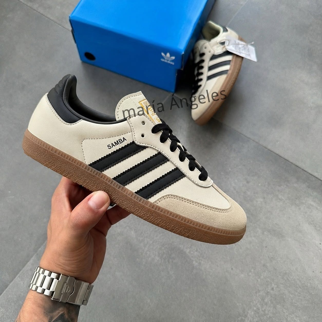Adidas Samba Creme/Preto – Um Clássico com Estilo Intemporal