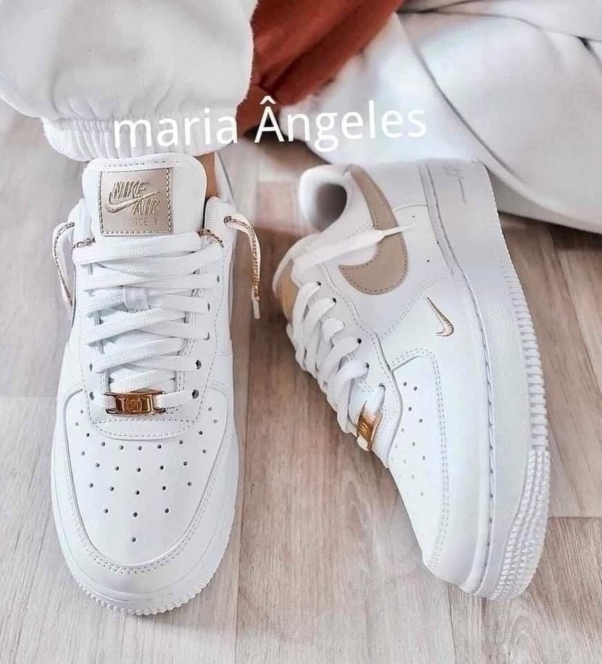 Nike Air Force 1 Branco com Detalhes Bege