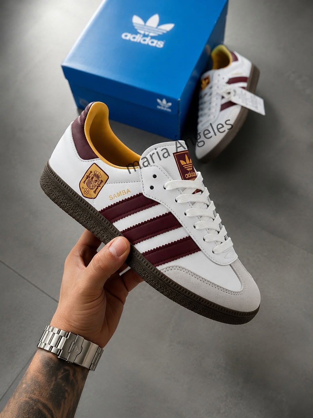 Adidas Samba Branco/Bordô – Estilo Clássico com um Toque Moderno