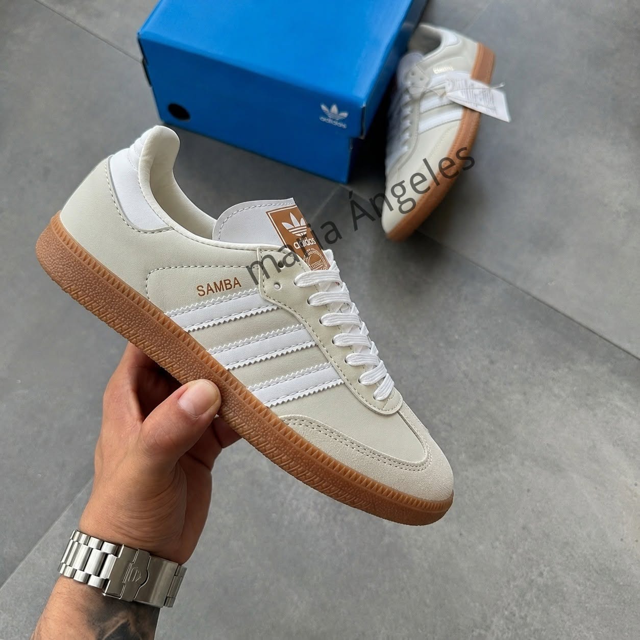 Adidas Samba Branco Gelo – Minimalismo, Elegância e Conforto