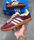 Adidas Samba Bordô/Branco – Elegância Clássica com um Toque Distinto
