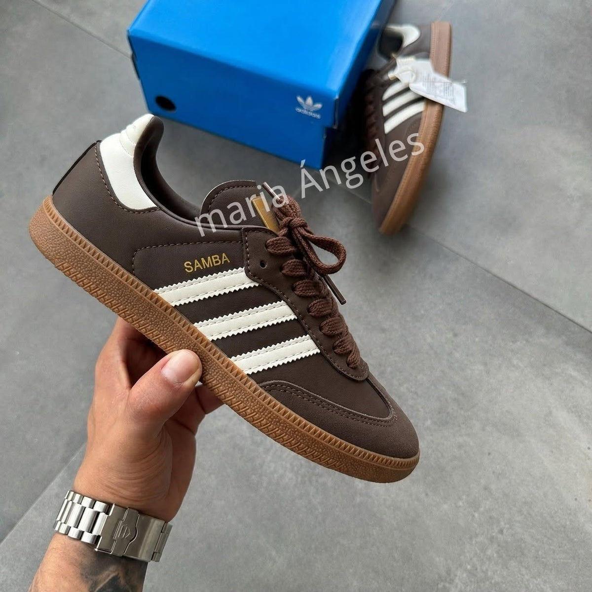 Adidas Samba Castanho/Branco – Estilo Clássico com Elegância Natural